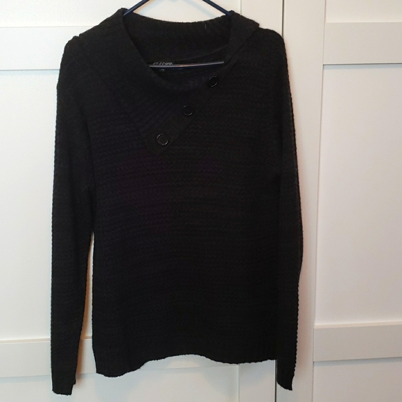 Effeci black sweater with triangle neck. - Picture 1 of 6